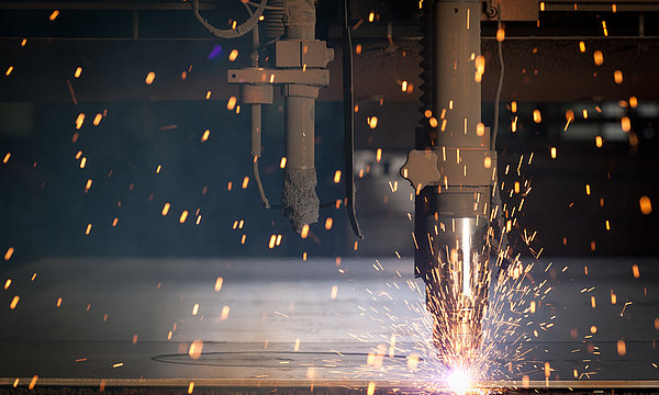 CNC-gesteuerte Brennschneidemaschine und Hochleistungs-Plasmaschneidanlage beim Handelshof Bautzen - Partner für Technik
