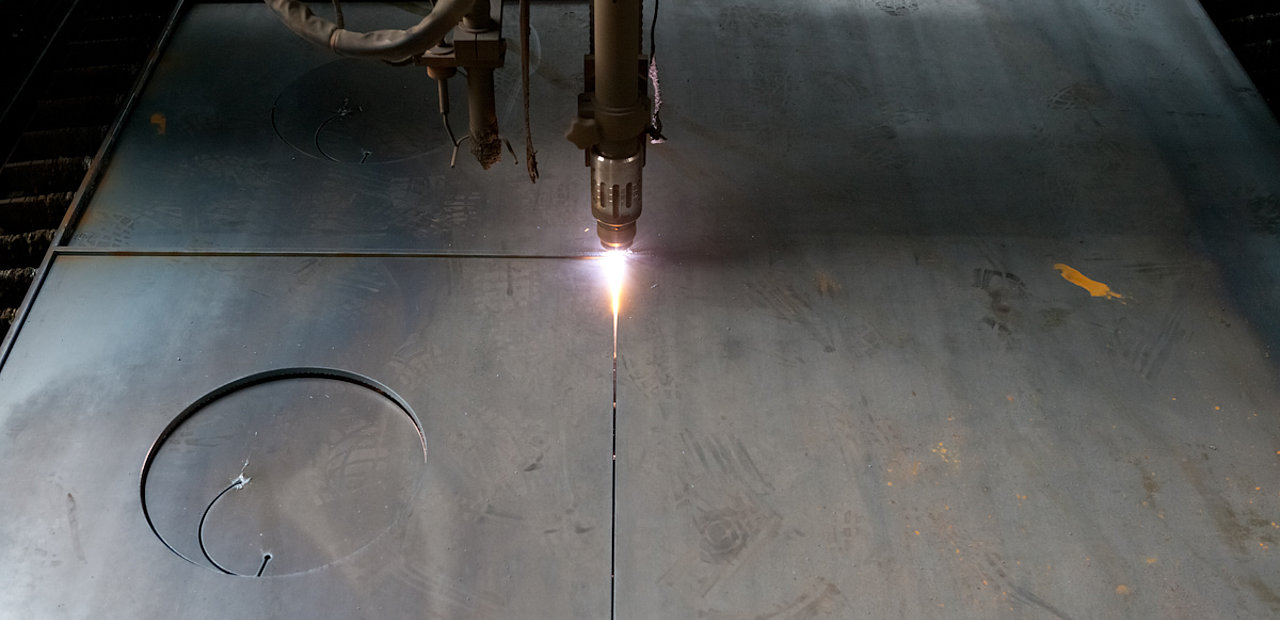 CNC-gesteuerte Brennschneidemaschine und Hochleistungs-Plasmaschneidanlage beim Handelshof Cottbus - Partner für Technik
