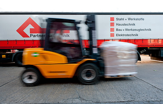 Dienstleistungen Logistik Handelshof Cottbus - Partner für Technik Eigene Logistik vom Handelshof Cottbus - Partner für Technik